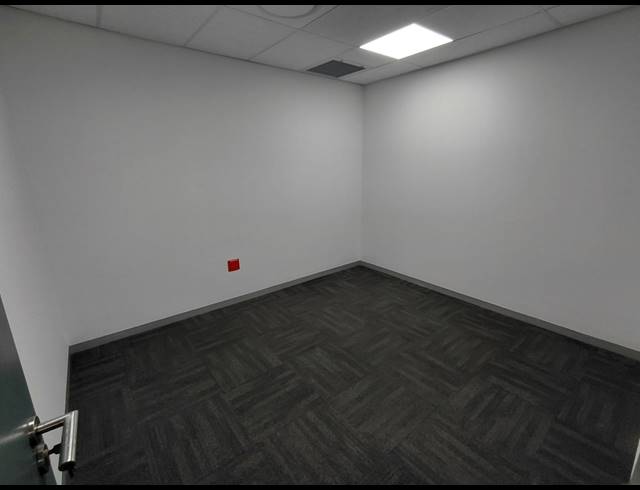 1,349M² OFFICE TO LET IN VORNA VALLEY